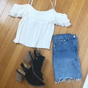 E.SSUE White Ruffle Top